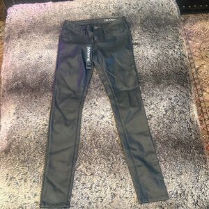 NWT Blank NYC Women's Sleek spray on super Black Skinny Jeans